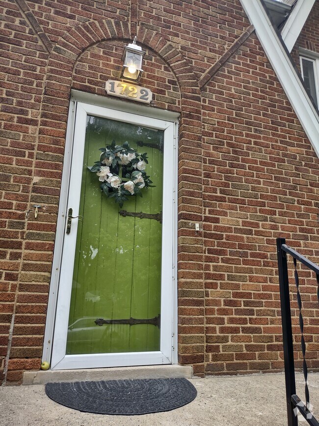 Hampton Manor Apartments under 2,500 Berkley, MI 1 Rentals