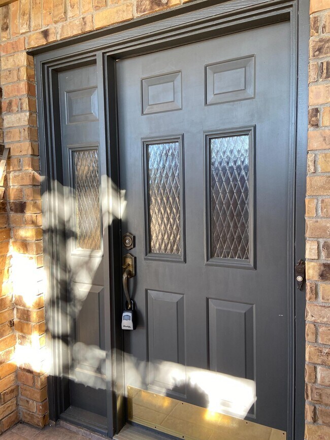 Foto del edificio - 4856 Starcrest Ct