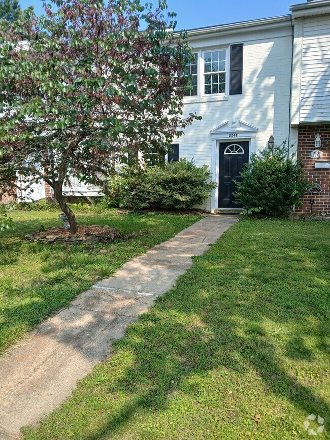 Building Photo - 2241 Sedgewick Dr