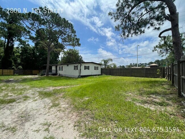 Building Photo - Manufactured Home on LARGE lot close to Do...