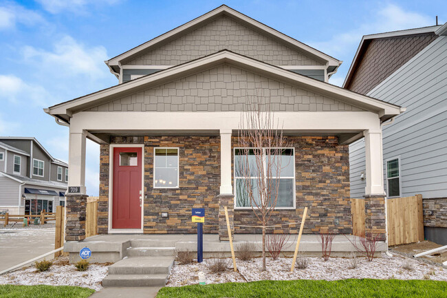 Building Photo - 709 N Quemoy St