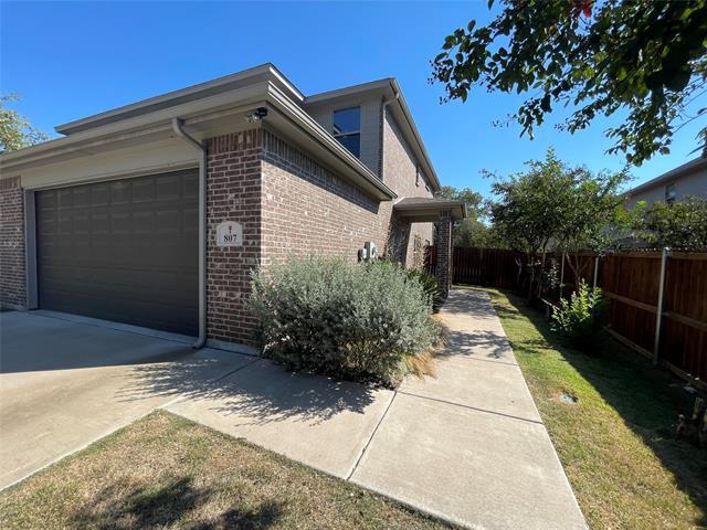 Building Photo - 807 Jameson St