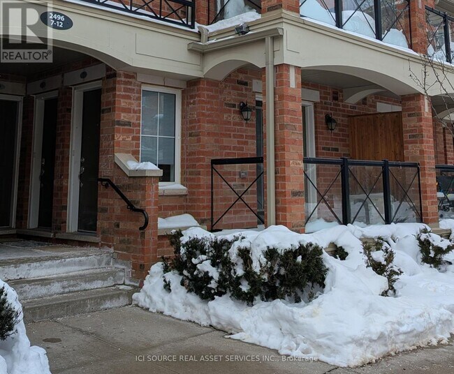 Building Photo - 2496 Post Rd