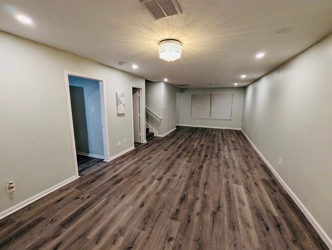 Building Photo - 6404 Mountain Pines Ln