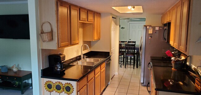 Building Photo - 8718 Bay Ct