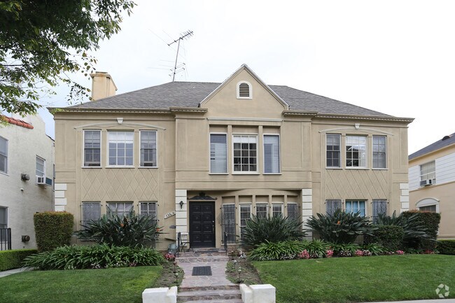 Building Photo - 136 S Reeves Dr