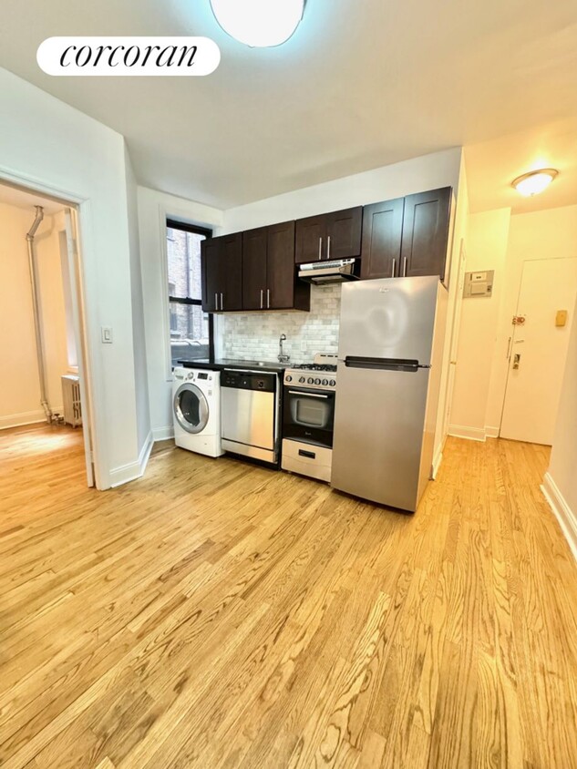 Foto principal - 413 E 70th St