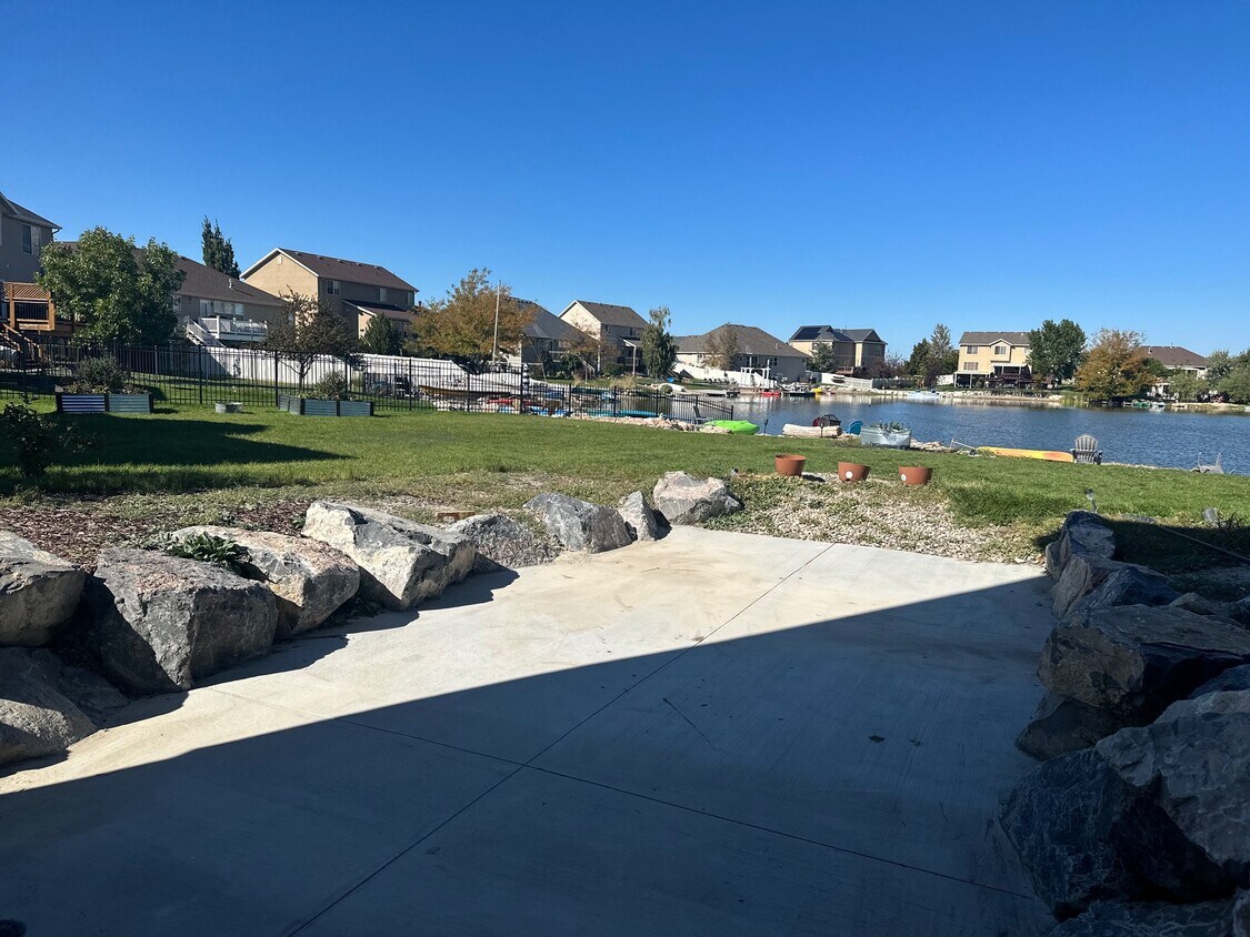 Foto principal - 6038 Bayshore Dr