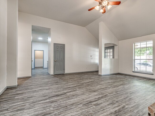 Foto del edificio - Updated Home + Deer Creek Schools + 3 bedr...