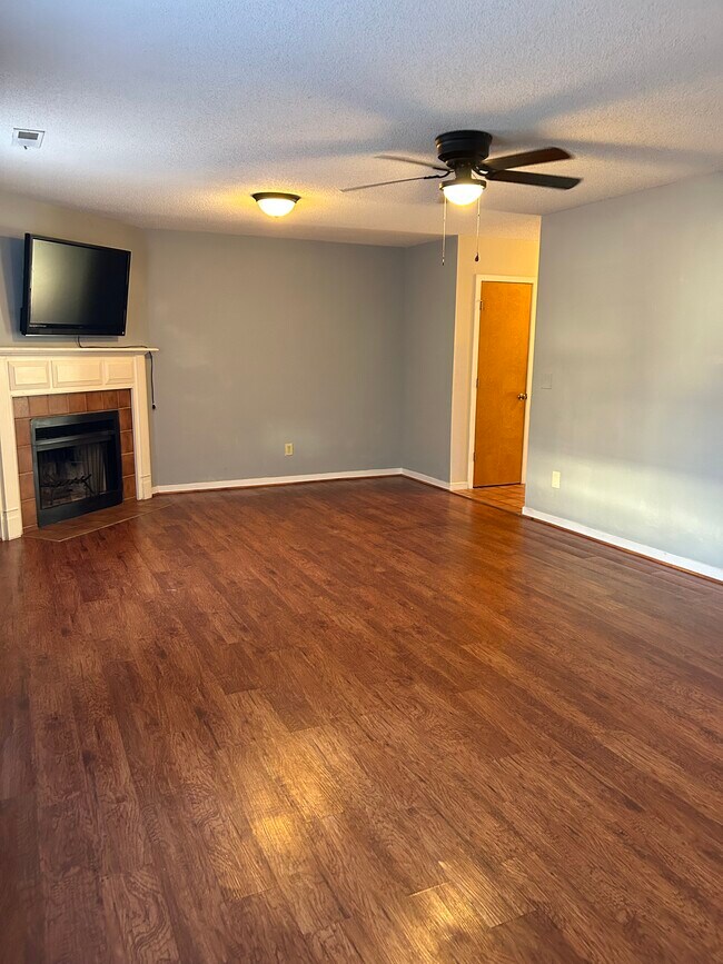 Building Photo - 2905 Cathedral Ln