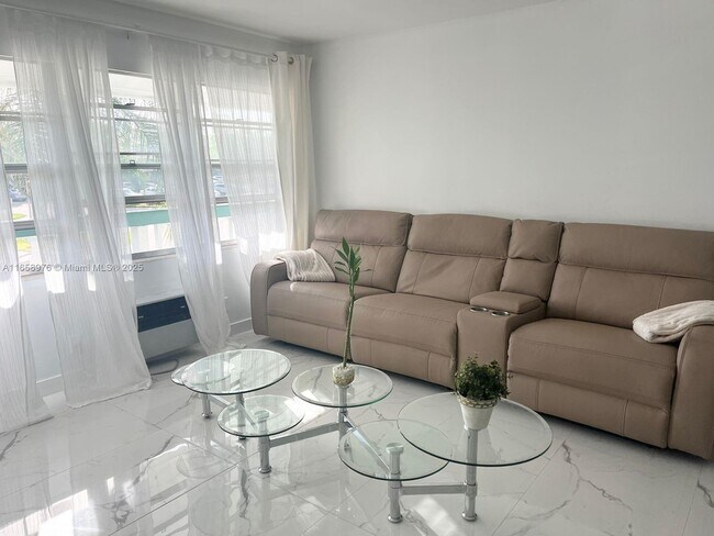 Foto del edificio - 340 Oakridge S