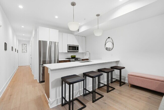 Foto del edificio - Light-Filled Luxury Condo with Designer Finishes