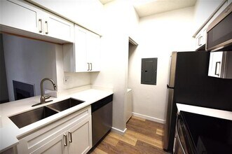 Building Photo - 3701 Cedarplaza Ln