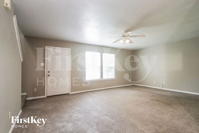 Foto del edificio - 6614 Black Antler Dr