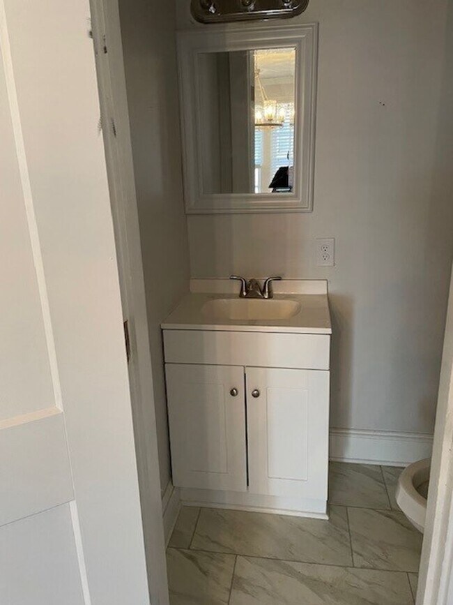 Foto del edificio - 2 Bedroom 1.5 Bathroom Duplex-