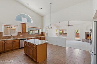 Building Photo - 677 W Pizzicato Ln