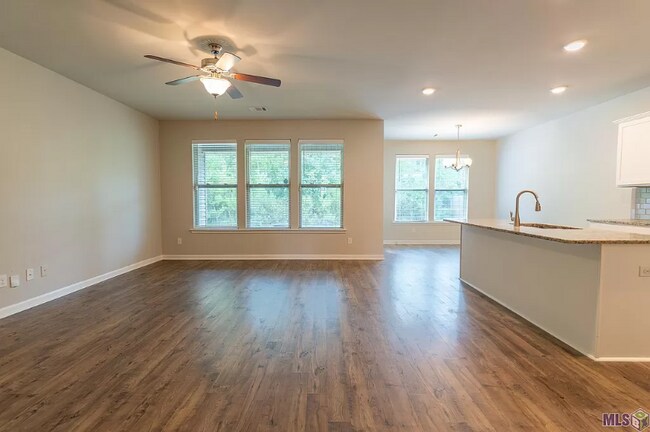 Building Photo - 2162 Meadow Hill Ave