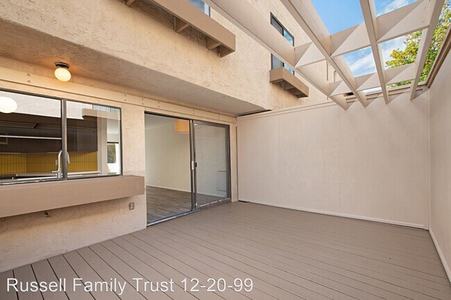 Building Photo - 2 br, 2.5 bath House - 3262 Via Marin #27