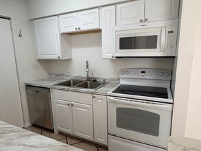 Building Photo - 2855 Winkler Ave