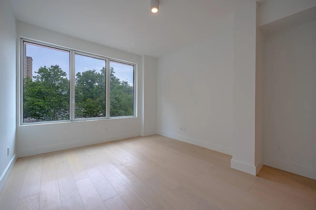 Primary Photo - 208 Delancey St