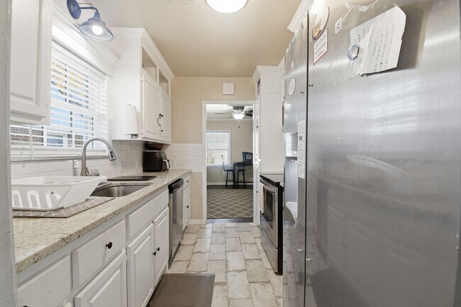 Foto del edificio - Spacious Home near I-244