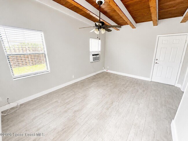 Foto del edificio - 1604 S Miramar Ave