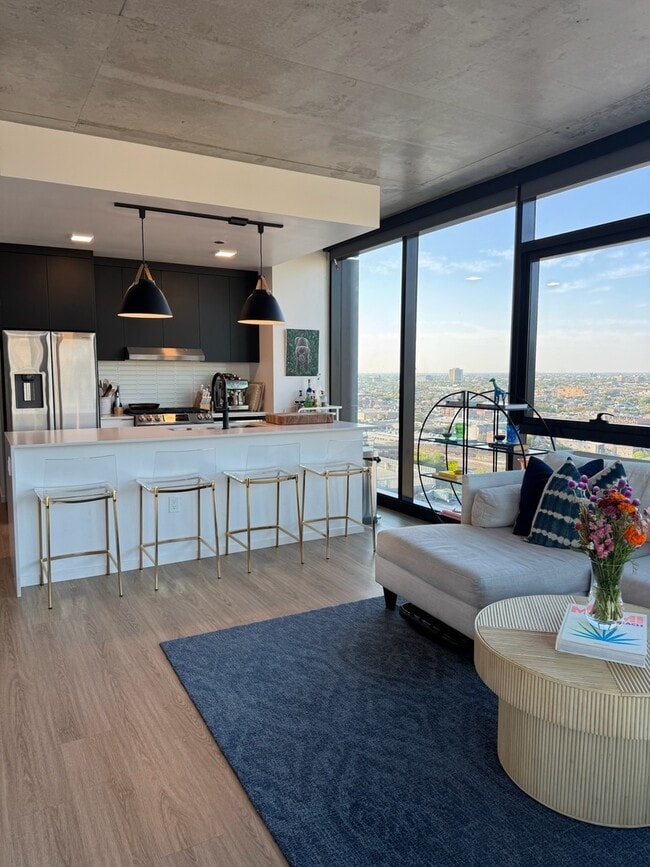 Building Photo - 225 N Elizabeth St