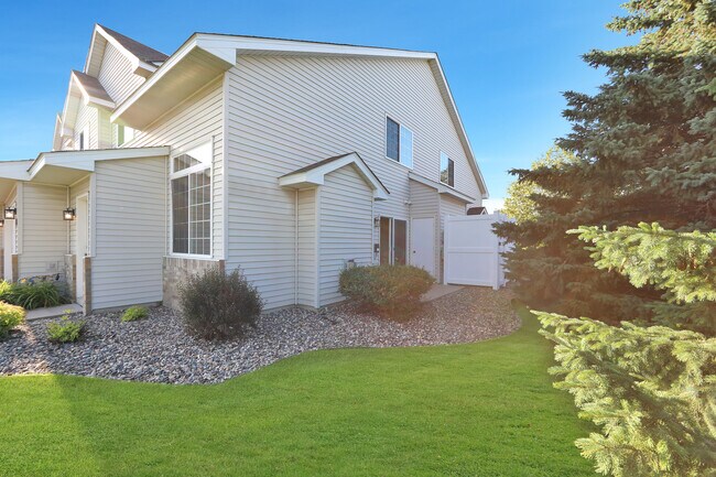 Building Photo - 17397 Glacier Way