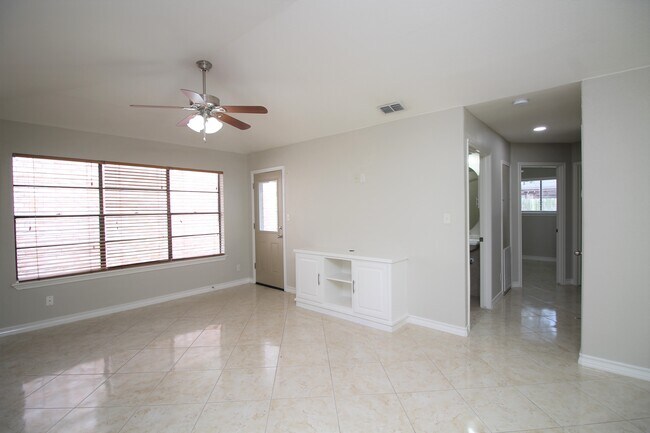 Building Photo - 1914 Mourning Dove Cir