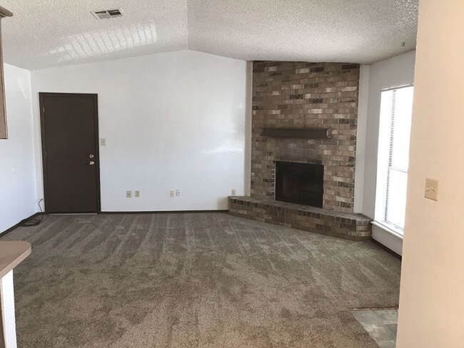 Building Photo - 1018 Aspen Ct