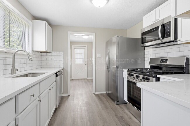 Foto del edificio - 24440 Sylvan Ave