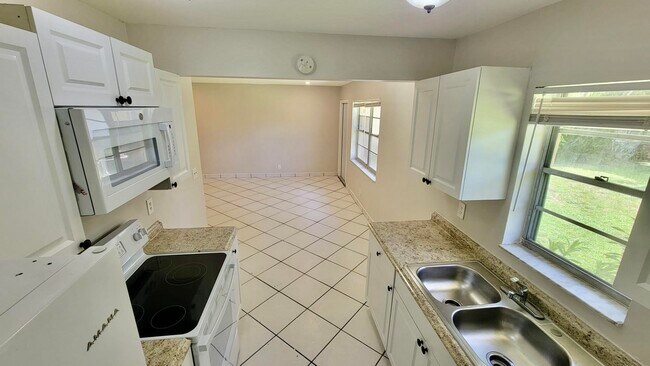 Building Photo - 4032 Luzon Ave
