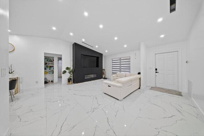 Foto del edificio - 849 Camellia Dr