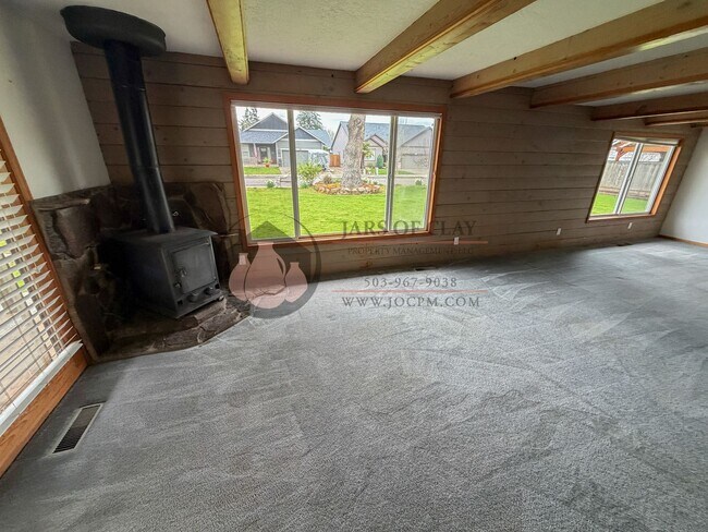 Foto del edificio - Hubbard Home with 2-Bay Shop, Office, & Massive Yard!