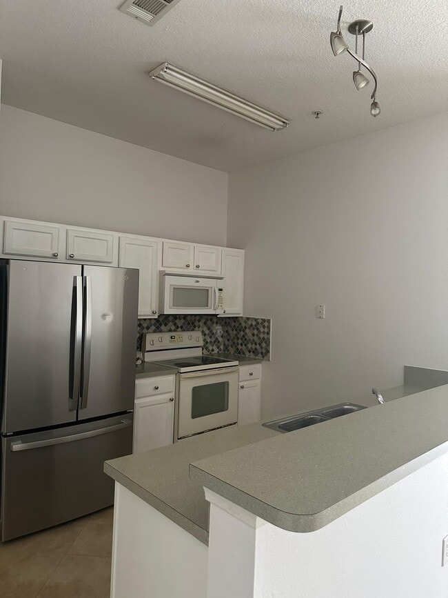 Building Photo - 9670 Amarante Cir