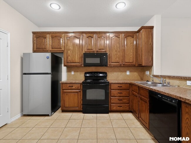 Foto del edificio - 2131 Colby Ln