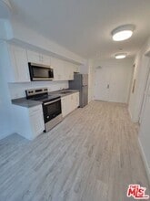 Building Photo - 5300 Crenshaw Blvd
