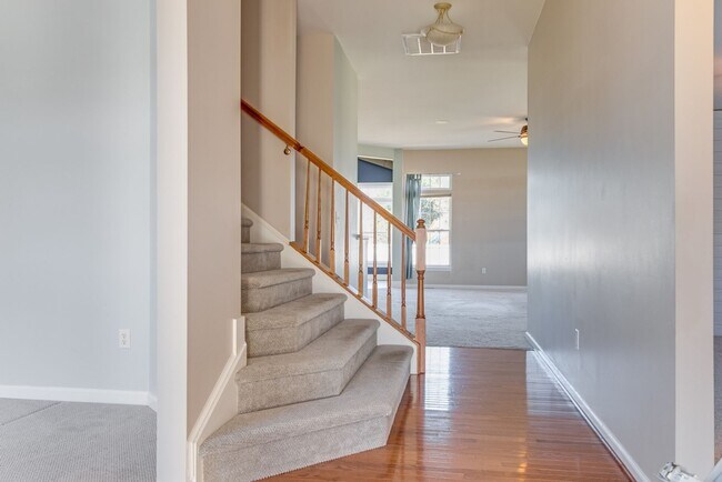 Foto del edificio - Rare Opportunity Available Now! 4-Bedroom ...