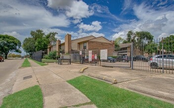 Building Photo - 9000 Bissonnet St