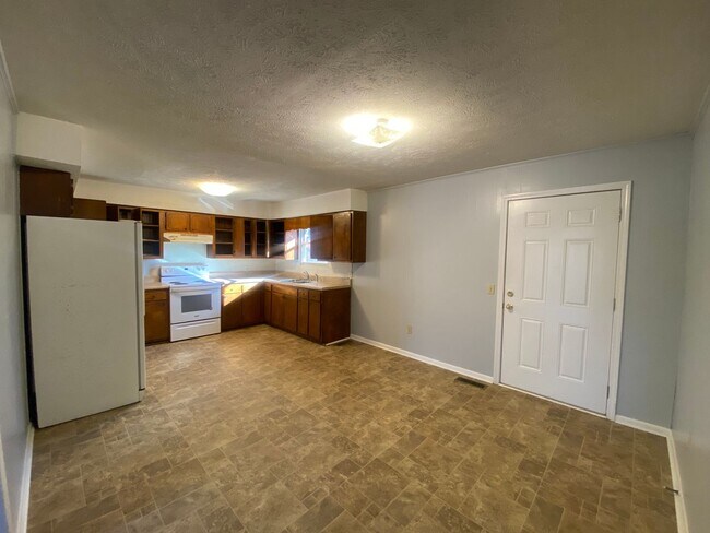Building Photo - 3 bedroom 2 bath home in Greeneville, TN