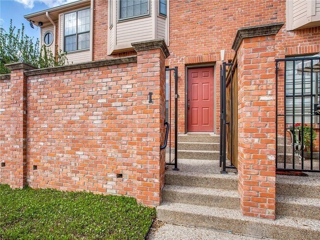 Building Photo - 3400 Normandy Ave