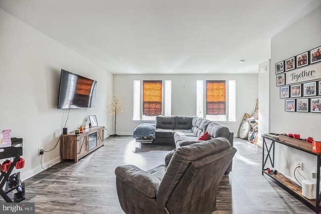 Building Photo - 28 Sparrow Cir