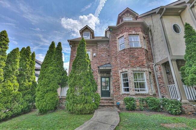 Foto del edificio - Perfect Brownstone in Sylvan Park near Wes...