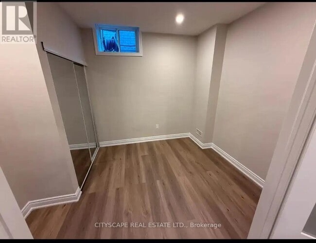 Building Photo - 3367 Post Rd