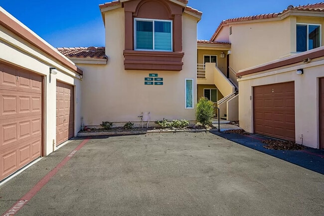 Building Photo - 78189 Indigo Dr