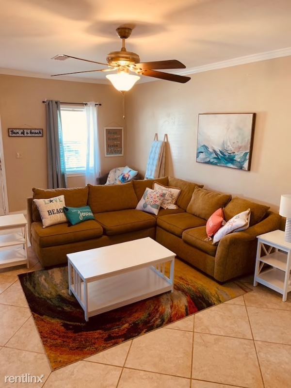 Foto principal - 1037 W Beach Blvd