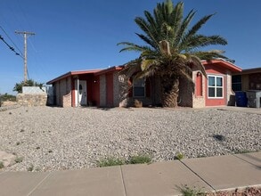 Building Photo - 1651 St Stephen Pl