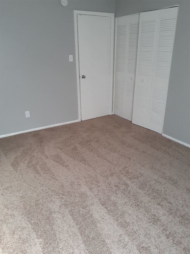 Foto del edificio - 7455 Rockleigh Ave