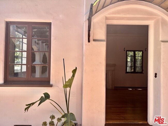 Foto del edificio - 449 N Sweetzer Ave