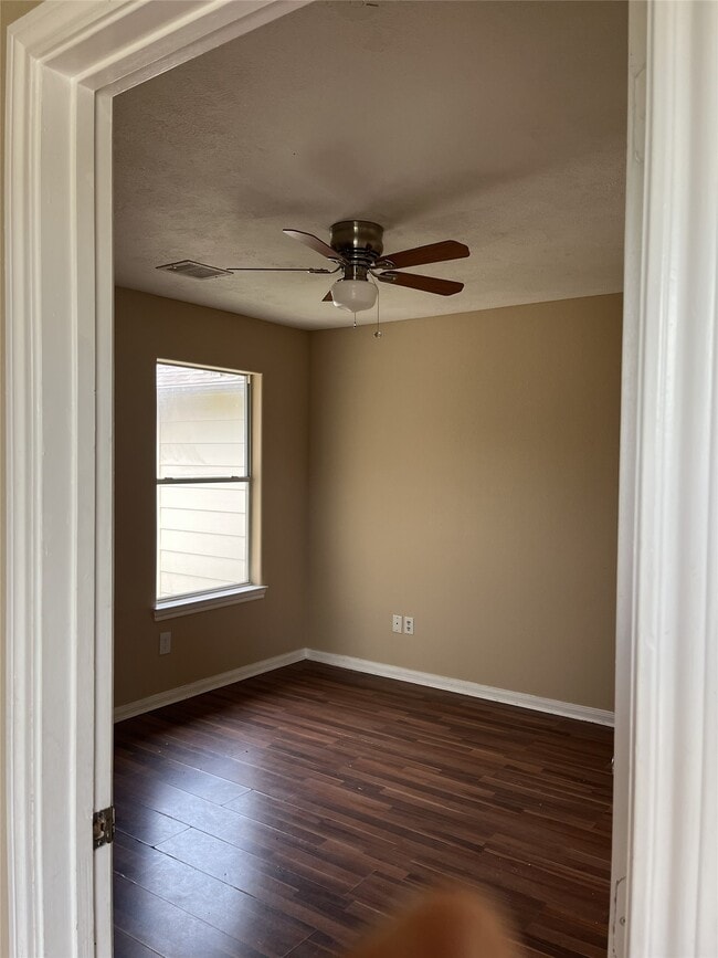 Foto del edificio - 8134 Woodward St